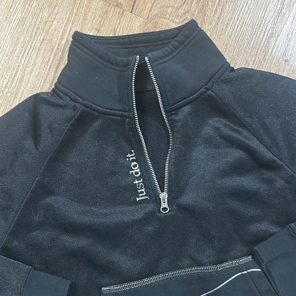 Nike sweater size small - Picture 2 of 3